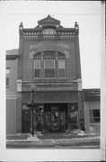 415 6TH ST, a Italianate grocery, built in Racine, Wisconsin in 1883.