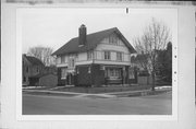 406 16TH ST, a Craftsman house, built in Racine, Wisconsin in 1907.