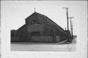 2400 Racine St, a Astylistic Utilitarian Building industrial bldg/manufacturing facility, built in Racine, Wisconsin in 1920.