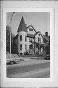 927 MAIN ST 927 MAIN ST, a Queen Anne house, built in Racine, Wisconsin in 1890.