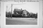 931 MILWAUKEE ST, a Gabled Ell house, built in Racine, Wisconsin in 1865.