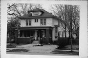 2601 WASHINGTON AVE, a American Foursquare house, built in Racine, Wisconsin in 1910.