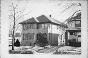 3601 WASHINGTON AVE, a Prairie School apartment/condominium, built in Racine, Wisconsin in 1927.