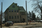 1009 SUMMIT ST, a Queen Anne elementary, middle, jr.high, or high, built in Stoughton, Wisconsin in 1900.