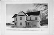 16977 STH 80 (STATE HIGHWAY 80), a Queen Anne house, built in Rockbridge, Wisconsin in 1900.