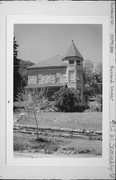 932 W SEMINARY ST, a Queen Anne house, built in Richland Center, Wisconsin in 1895.