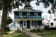 114 S MAPLE AVE, a American Foursquare duplex/two-flat, built in Green Bay, Wisconsin in 1908.