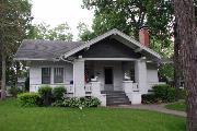 922 N BROADWAY 922 N BROADWAY, a Bungalow house, built in De Pere, Wisconsin in 1915.