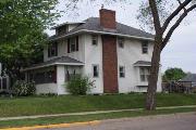 2325 MAIN ST, a American Foursquare house, built in La Crosse, Wisconsin in 1915.