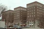 924 E JUNEAU AVE, a Neoclassical/Beaux Arts lodging-hotel, built in Milwaukee, Wisconsin in 1918.