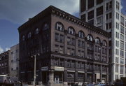 302 N BROADWAY ST / 300 E BUFFALO ST, a Chicago Commercial Style industrial bldg/manufacturing facility, built in Milwaukee, Wisconsin in 1899.