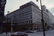 331 W WISCONSIN AVE, a Chicago Commercial Style large retail building, built in Milwaukee, Wisconsin in 1895.