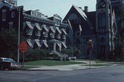 1122 N ASTOR ST, a Federal house, built in Milwaukee, Wisconsin in 1852.
