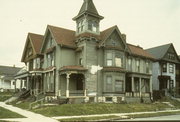 303-305 E LLOYD ST, a Italianate house, built in Milwaukee, Wisconsin in 1882.