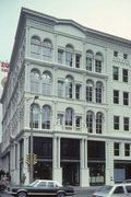 205 E WISCONSIN AVE, a Italianate retail building, built in Milwaukee, Wisconsin in 1860.