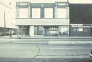 215 W WISCONSIN AVE, a Art/Streamline Moderne large retail building, built in Milwaukee, Wisconsin in 1930.