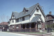 2015 N LAKE DR, a Arts and Crafts house, built in Milwaukee, Wisconsin in 1902.