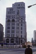 110 E WISCONSIN AVE, a Romanesque Revival large office building, built in Milwaukee, Wisconsin in 1892.