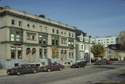 918-924 E KNAPP ST, a Neoclassical/Beaux Arts row house/townhouse, built in Milwaukee, Wisconsin in 1897.
