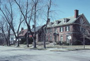 2135 N LAKE DR, a Colonial Revival/Georgian Revival house, built in Milwaukee, Wisconsin in 1911.