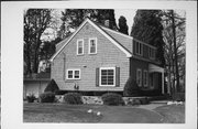 8405 N LAKE DR, a Side Gabled house, built in Fox Point, Wisconsin in 1915.