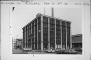 424 N Vel R. Phillips Ave (AKA 424 N 4TH ST), a Commercial Vernacular industrial building, built in Milwaukee, Wisconsin in 1915.