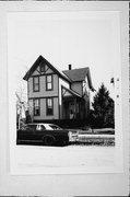 1122 S 10TH ST, a Gabled Ell house, built in Milwaukee, Wisconsin in 1890.