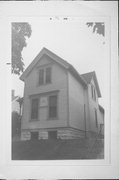 1633 S 11TH ST, a Gabled Ell house, built in Milwaukee, Wisconsin in 1894.