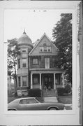 931 N 14TH ST, a Queen Anne duplex/two-flat, built in Milwaukee, Wisconsin in 1894.