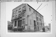 422 N 15TH ST, a Astylistic Utilitarian Building industrial building, built in Milwaukee, Wisconsin in 1901.