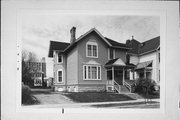 933 N 19TH ST, a Queen Anne house, built in Milwaukee, Wisconsin in 1880.
