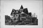 1133-1139 N 20TH ST, a Queen Anne duplex/two-flat, built in Milwaukee, Wisconsin in 1898.