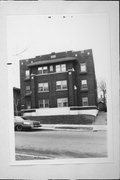 915 N 24TH ST, a Prairie School apartment/condominium, built in Milwaukee, Wisconsin in 1924.