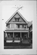 1223-1225 N 25TH ST, a Craftsman duplex/two-flat, built in Milwaukee, Wisconsin in 1909.