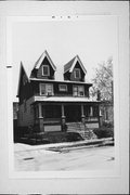 826 N 28TH ST, a Craftsman house, built in Milwaukee, Wisconsin in 1907.