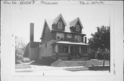 826 N 28TH ST, a Craftsman house, built in Milwaukee, Wisconsin in 1907.