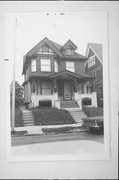 2105 N 28TH ST, a Queen Anne house, built in Milwaukee, Wisconsin in 1908.