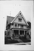 927-929 S 28TH ST, a Colonial Revival/Georgian Revival duplex/two-flat, built in Milwaukee, Wisconsin in 1909.