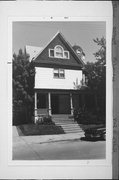 842 N 29TH ST, a Queen Anne house, built in Milwaukee, Wisconsin in 1898.