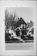 921 N 34TH ST, a Craftsman house, built in Milwaukee, Wisconsin in 1887.
