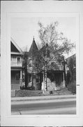 2567 N 35TH ST, a Queen Anne house, built in Milwaukee, Wisconsin in 1910.