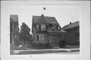 1324 N 40TH ST, a Queen Anne house, built in Milwaukee, Wisconsin in 1898.