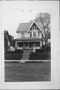 2204 N 41ST ST, a Queen Anne house, built in Milwaukee, Wisconsin in 1911.