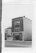 402 E WILSON ST, a Prairie School large retail building, built in Madison, Wisconsin in 1923.