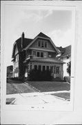 1419-21 N 52ND ST, a Craftsman house, built in Milwaukee, Wisconsin in 1917.