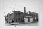 906 S BARCLAY ST, a Astylistic Utilitarian Building industrial bldg/manufacturing facility, built in Milwaukee, Wisconsin in 1911.