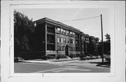 2511 E BELLEVIEW PL (AKA 2575-2594 STOWELL), a Colonial Revival/Georgian Revival apartment/condominium, built in Milwaukee, Wisconsin in 1908.