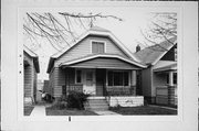 1900 E BENNETT AVE, a Front Gabled house, built in Milwaukee, Wisconsin in 1918.
