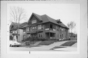 1906-1912 E BRADFORD, a Queen Anne apartment/condominium, built in Milwaukee, Wisconsin in 1900.