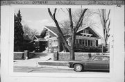 2618-2620 E BRADFORD AVE (AKA 2519 N LAKE DR), a Craftsman house, built in Milwaukee, Wisconsin in 1914.